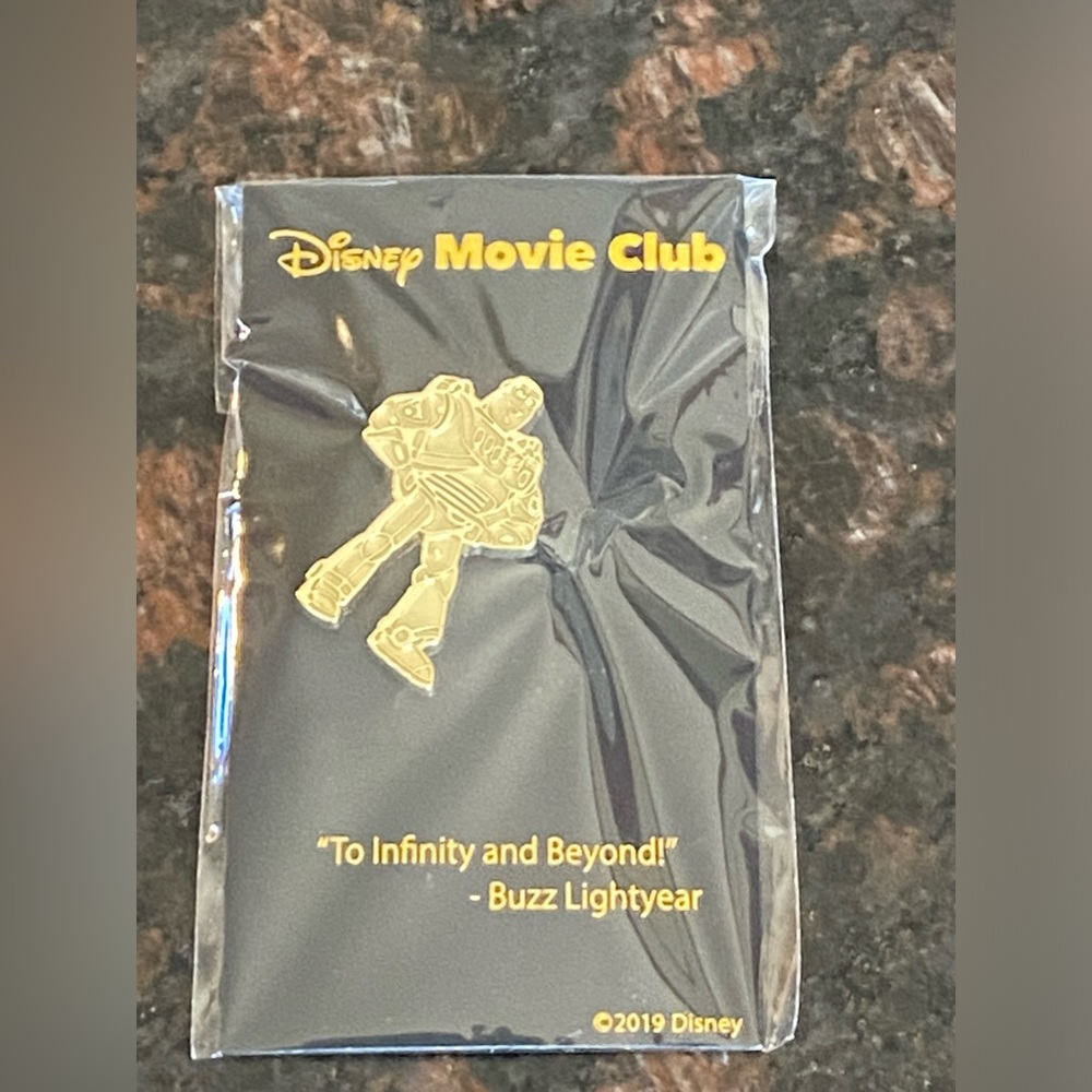 New Disney Movie Club Exclusive Gold Buzz Lightyear Trading Pin